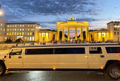 Berlin Hummerlimo image 1