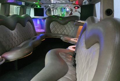 Berlin Hummerlimo image 2