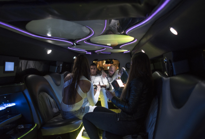 Amsterdam Hummer Limousine med Fri Bar image 3