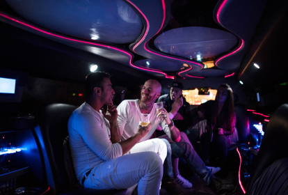 Amsterdam Hummer Limousine med Fri Bar image 1