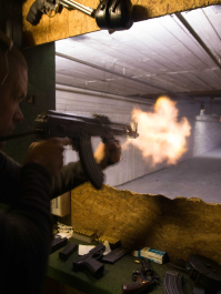 Skjut med AK47 Budapest