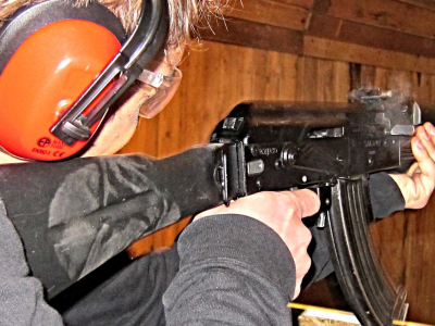 Skjut med AK-47